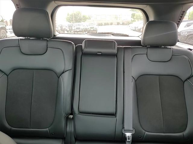 Photo of 2022 Bright White Clearcoat Jeep Grand Cherokee