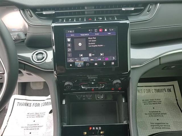 Photo of 2022 Bright White Clearcoat Jeep Grand Cherokee
