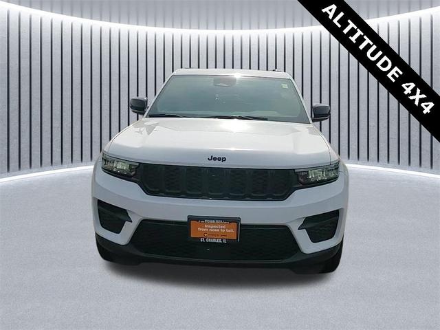 Photo of 2022 Bright White Clearcoat Jeep Grand Cherokee