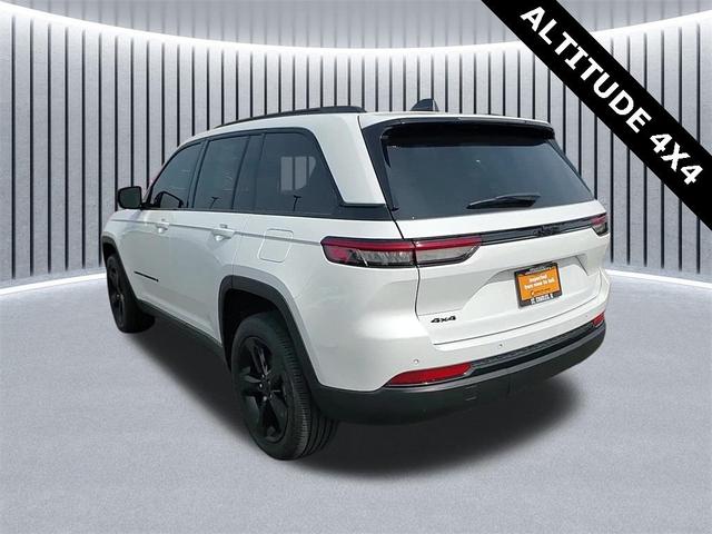 Photo of 2022 Bright White Clearcoat Jeep Grand Cherokee