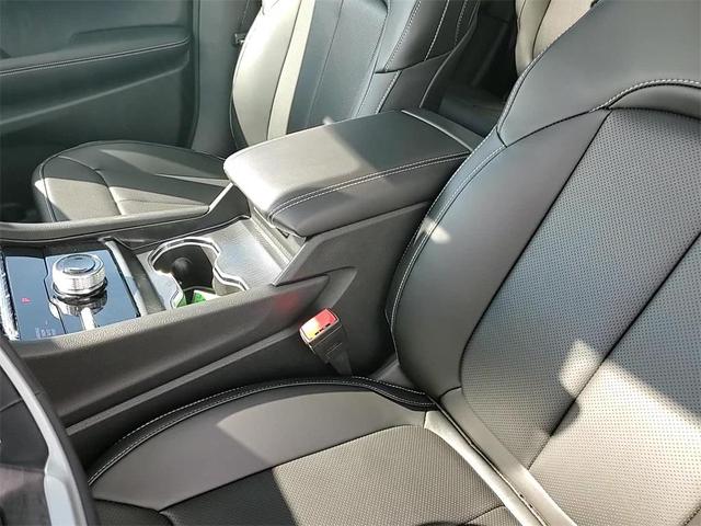 Photo of 2025 Bright White Clearcoat Jeep Grand Cherokee