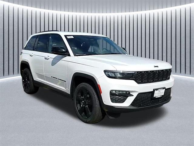 Photo of 2025 Bright White Clearcoat Jeep Grand Cherokee