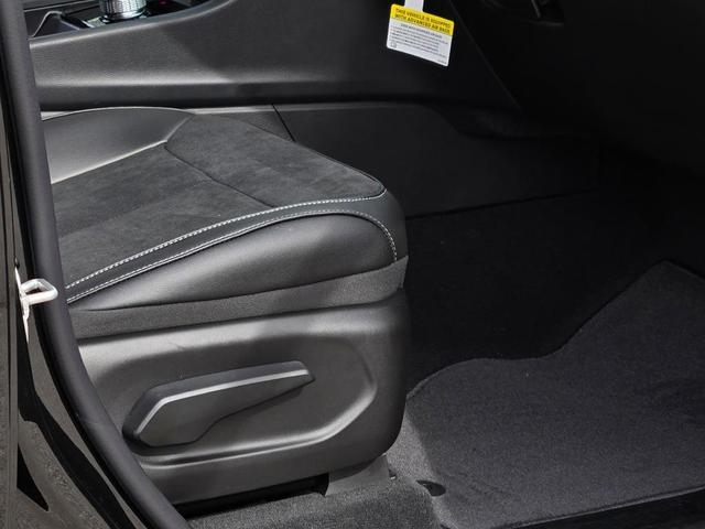 Photo of 2025 Diamond Black Crystal Pearlcoat Jeep Grand Cherokee L
