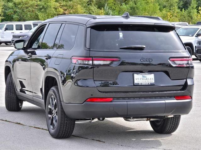 Photo of 2025 Diamond Black Crystal Pearlcoat Jeep Grand Cherokee L