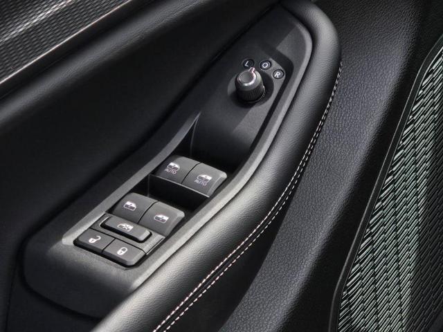 Photo of 2025 Diamond Black Crystal Pearlcoat Jeep Grand Cherokee L