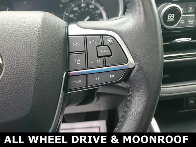 Photo of 2021 Midnight Black Metallic Toyota Highlander