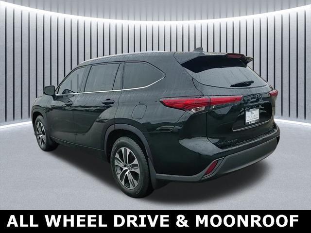 Photo of 2021 Midnight Black Metallic Toyota Highlander
