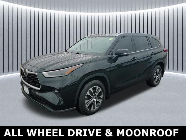 Photo of 2021 Midnight Black Metallic Toyota Highlander