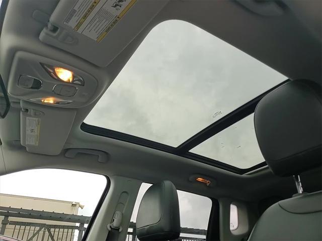 Photo of 2020 Diamond Black Crystal Pearlcoat Jeep Compass