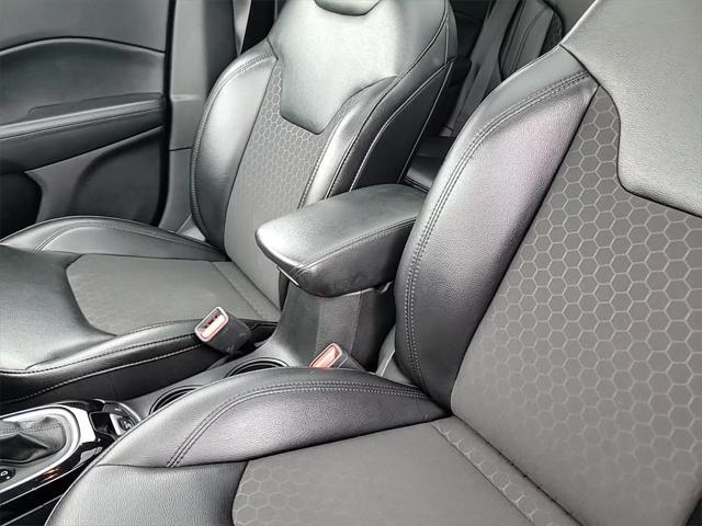 Photo of 2020 Diamond Black Crystal Pearlcoat Jeep Compass