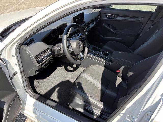 Photo of 2025 Platinum White Pearl Honda Civic
