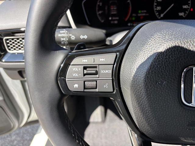 Photo of 2025 Platinum White Pearl Honda Civic