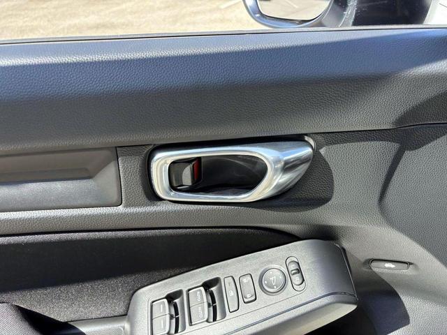 Photo of 2025 Platinum White Pearl Honda Civic
