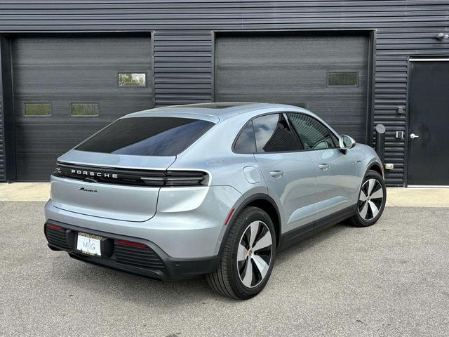 Photo of 2025 Dolomite Silver Metallic Porsche Macan