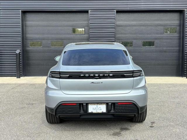 Photo of 2025 Dolomite Silver Metallic Porsche Macan