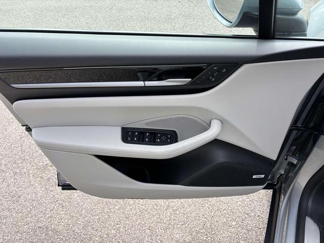 Photo of 2025 Dolomite Silver Metallic Porsche Macan