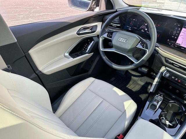 Photo of 2025 Mythos Black Metallic Audi Q5