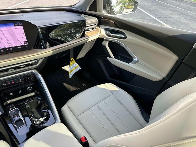 Photo of 2025 Mythos Black Metallic Audi Q5