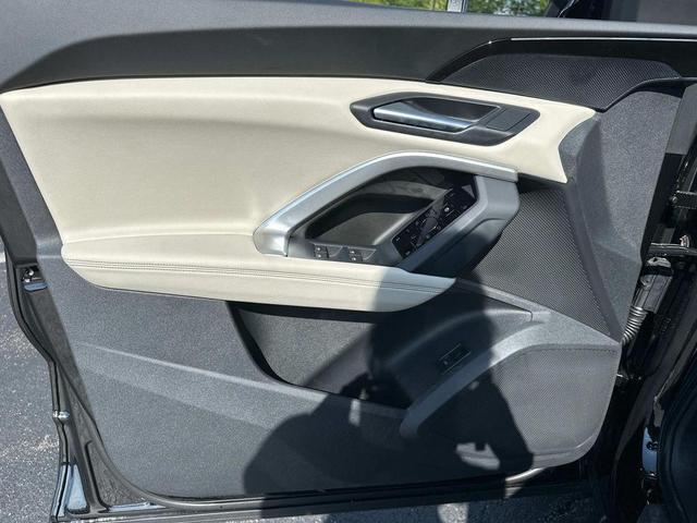 Photo of 2025 Mythos Black Metallic Audi Q5