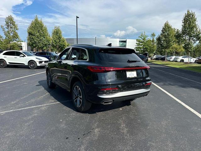 Photo of 2025 Mythos Black Metallic Audi Q5