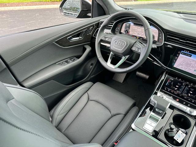 Photo of 2025 Mythos Black Metallic Audi Q8