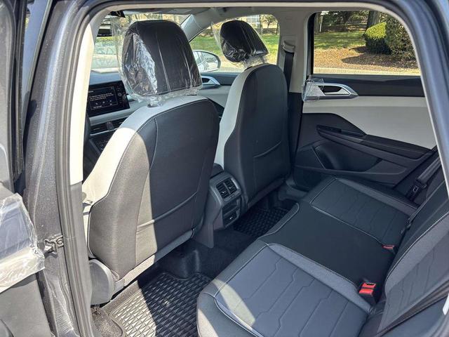 Photo of 2025 Gray Volkswagen Taos