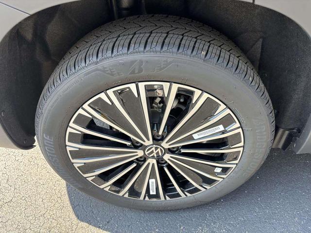 Photo of 2025 Gray Volkswagen Taos