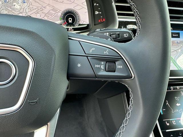 Photo of 2025 Glacier White Audi Q7