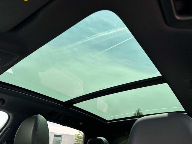 Photo of 2025 Glacier White Audi Q7
