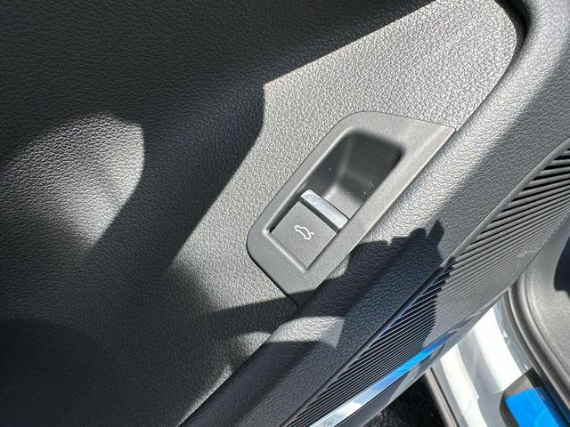 Photo of 2025 Glacier White Audi Q7