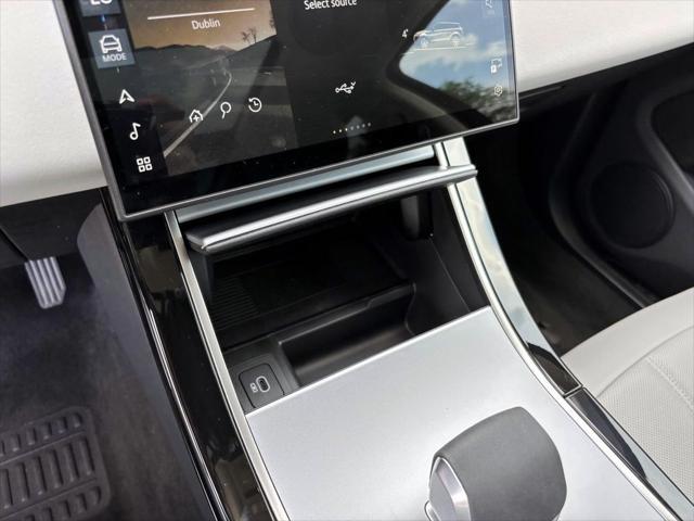 Photo of 2025 White Land Rover Range Rover Evoque