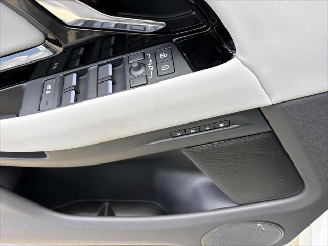 Photo of 2025 White Land Rover Range Rover Evoque