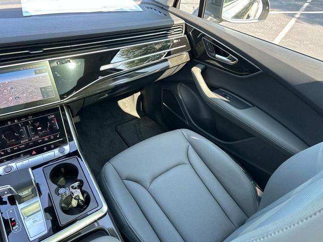 Photo of 2025 Mythos Black Metallic Audi Q7
