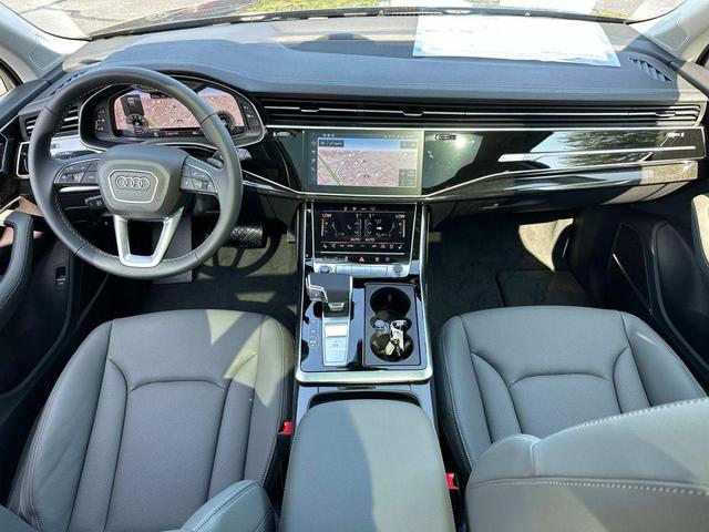 Photo of 2025 Mythos Black Metallic Audi Q7