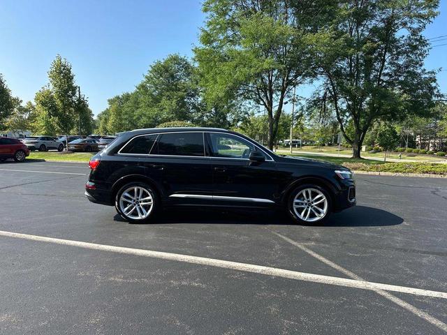 Photo of 2025 Mythos Black Metallic Audi Q7