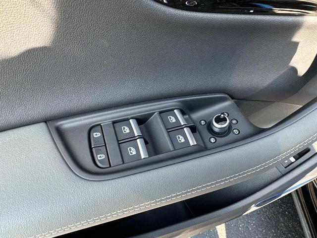 Photo of 2025 Mythos Black Metallic Audi Q7