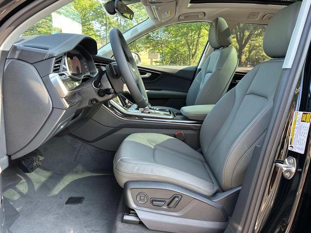 Photo of 2025 Mythos Black Metallic Audi Q7
