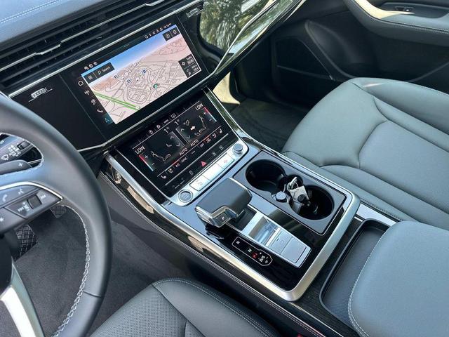 Photo of 2025 Mythos Black Metallic Audi Q7
