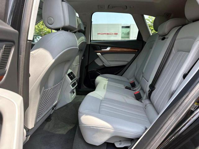Photo of 2022 Mythos Black Metallic Audi Q5