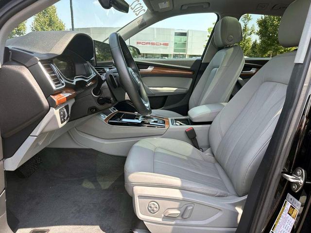 Photo of 2022 Mythos Black Metallic Audi Q5