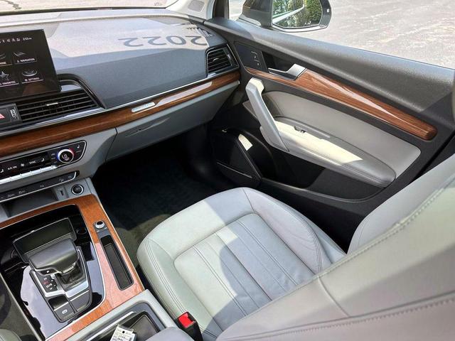 Photo of 2022 Mythos Black Metallic Audi Q5