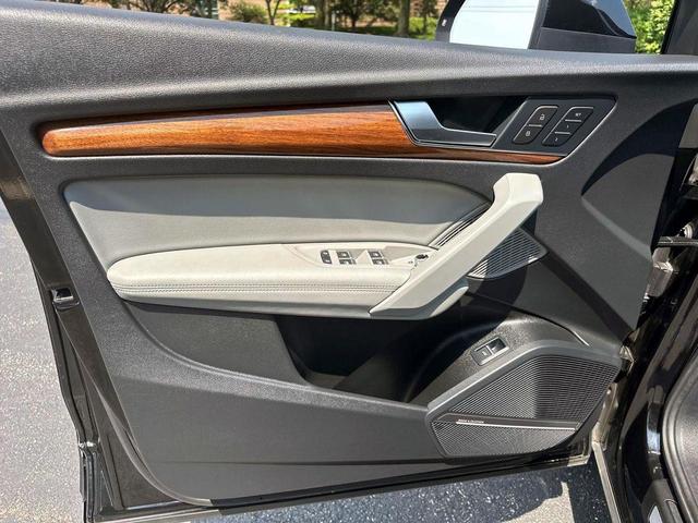 Photo of 2022 Mythos Black Metallic Audi Q5