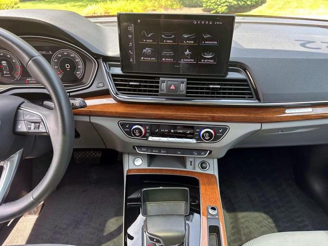 Photo of 2022 Mythos Black Metallic Audi Q5