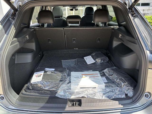 Photo of 2025 Platinum Gray Metallic Volkswagen Tiguan