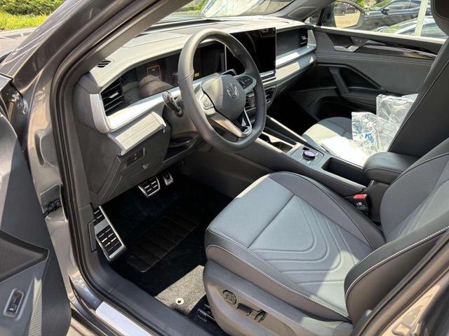 Photo of 2025 Platinum Gray Metallic Volkswagen Tiguan