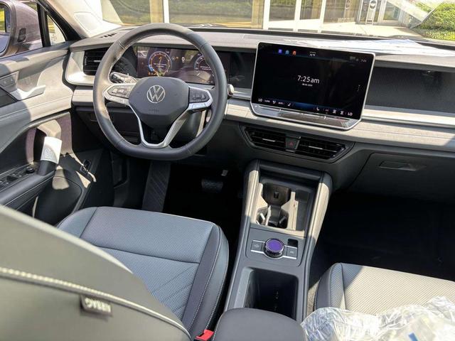 Photo of 2025 Platinum Gray Metallic Volkswagen Tiguan