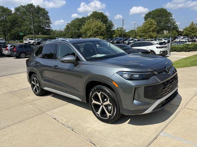 Photo of 2025 Platinum Gray Metallic Volkswagen Tiguan