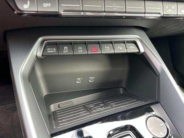 Photo of 2025 Manhattan Gray Metallic Audi A3