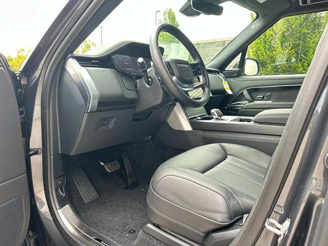 Photo of 2025 Gray Land Rover Range Rover