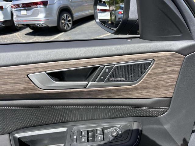 Photo of 2026 Silver Mist Volkswagen Atlas